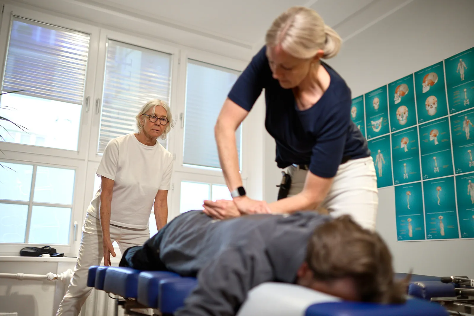 Chiropraktische Behandlung der Brustwirbelsäule in der Praxis Dr. Thiele